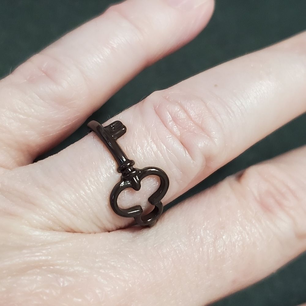 Brown colored key ring size 6.5